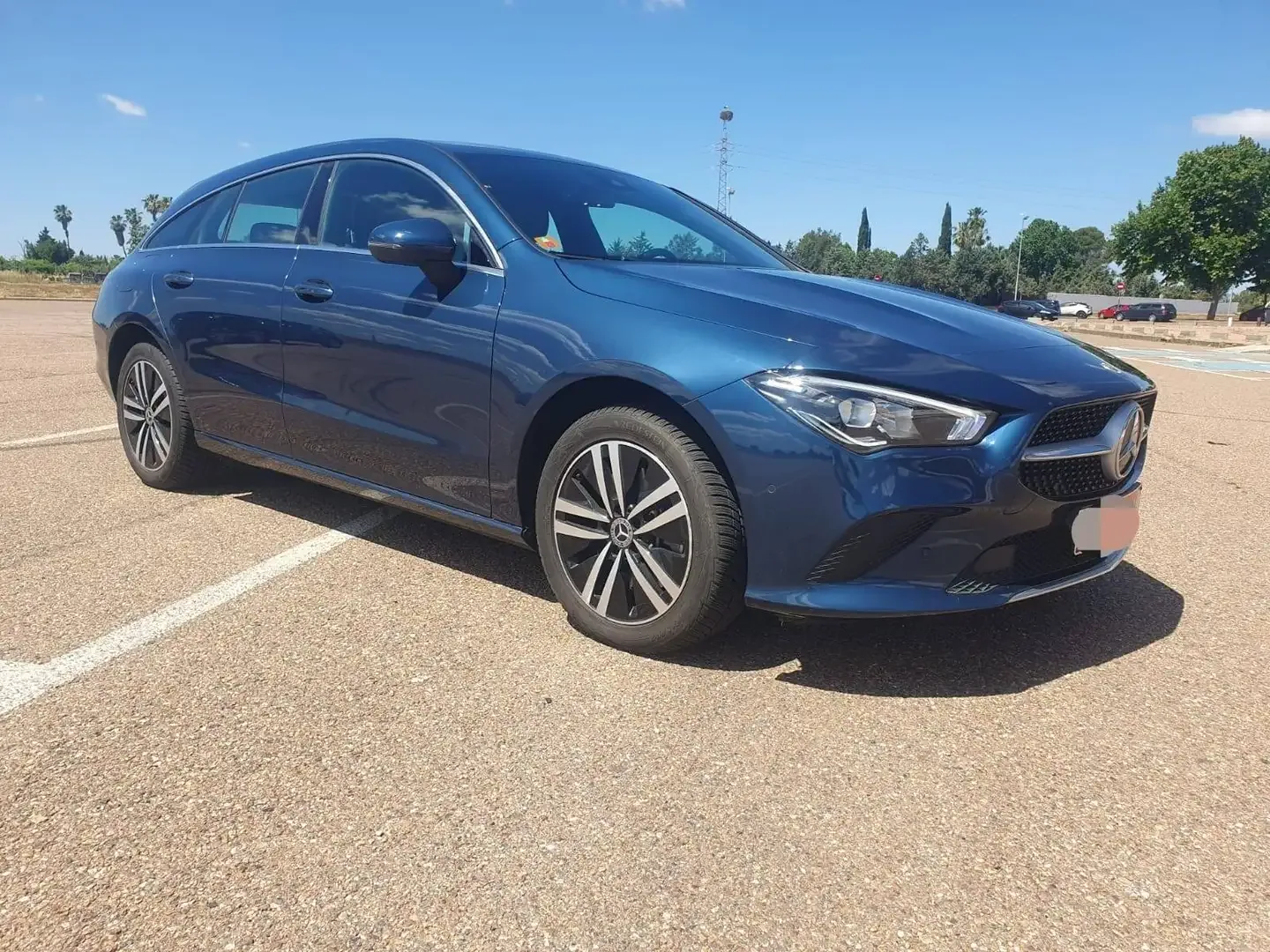 Mercedes-Benz CLA 250 e Shooting Brake azul, vista exterior